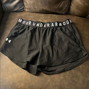 Under Armour Women's Athletic Black Shorts size Large